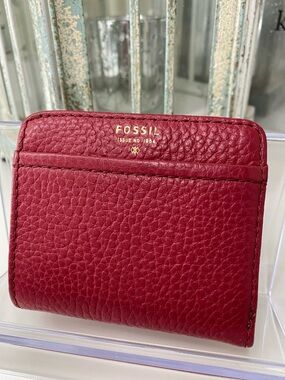 Fossil Pebbled Leather Compact Wallet in Deep Red